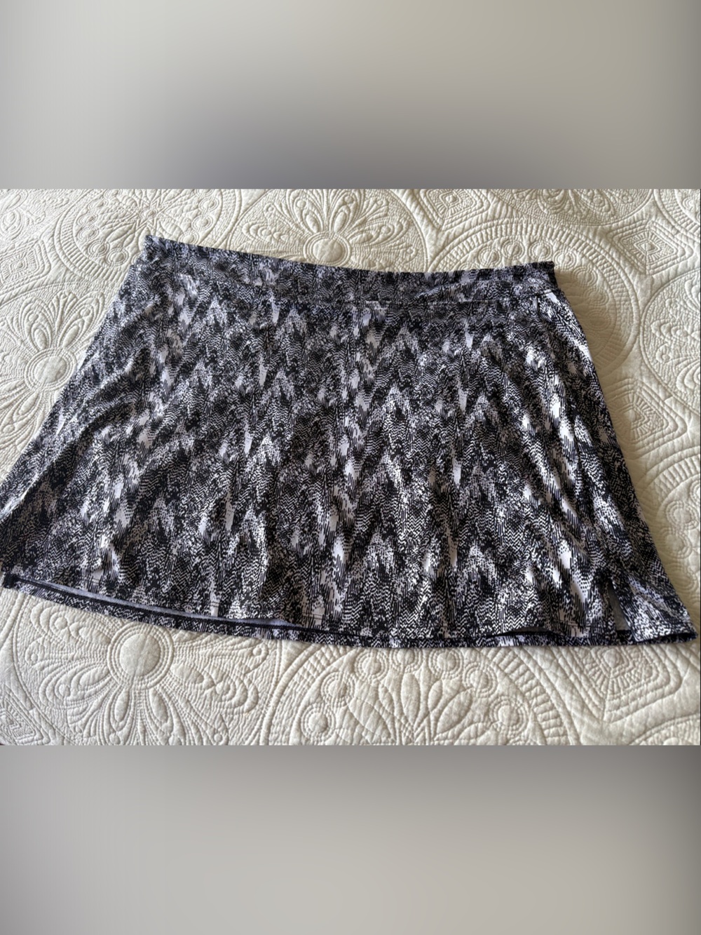 Tranquility by Colorado Clothing Black and White Patterned Skort XXL